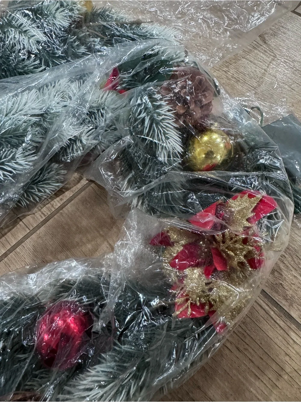 6ft Pre Lit Christmas Garland with 20 LED Lights